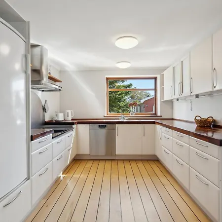Beautiful In With Kitchen Holiday home