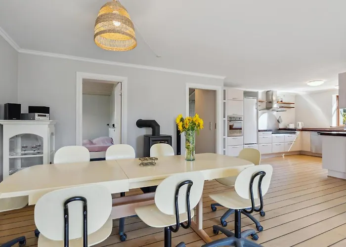 3 Bedroom Awesome In בית נופש *