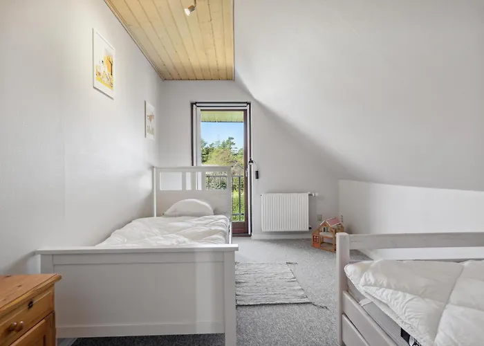 בית נופש 3 Bedroom Awesome In *