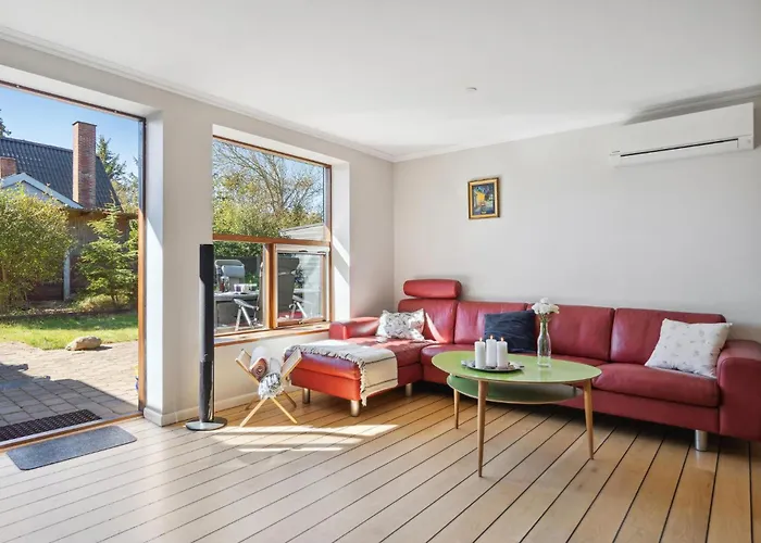 3 Bedroom Awesome In בית נופש